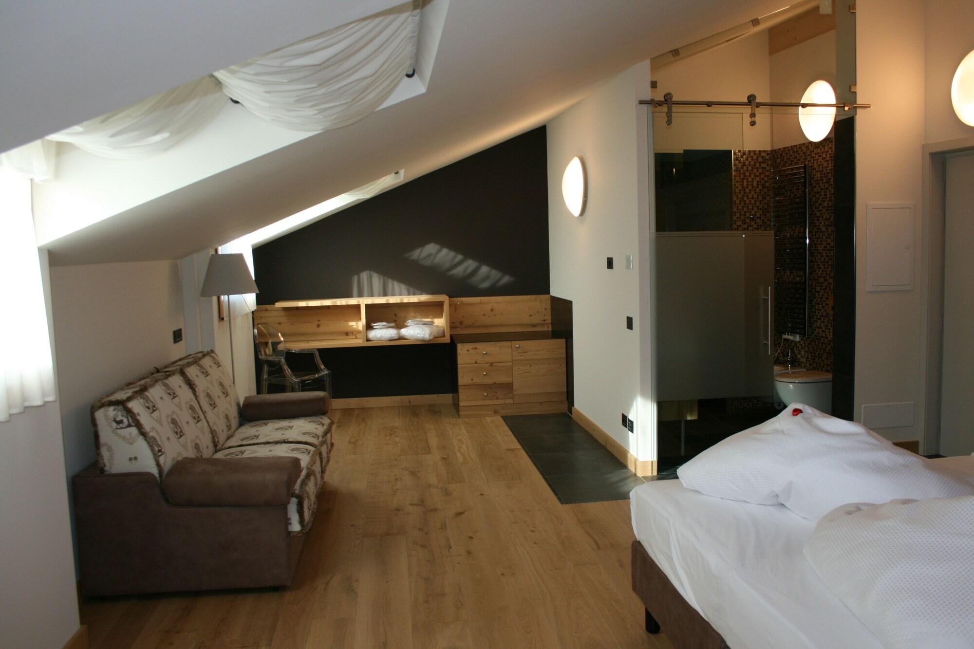 Hotel Orso Grigio Cavalese Exteriör bild