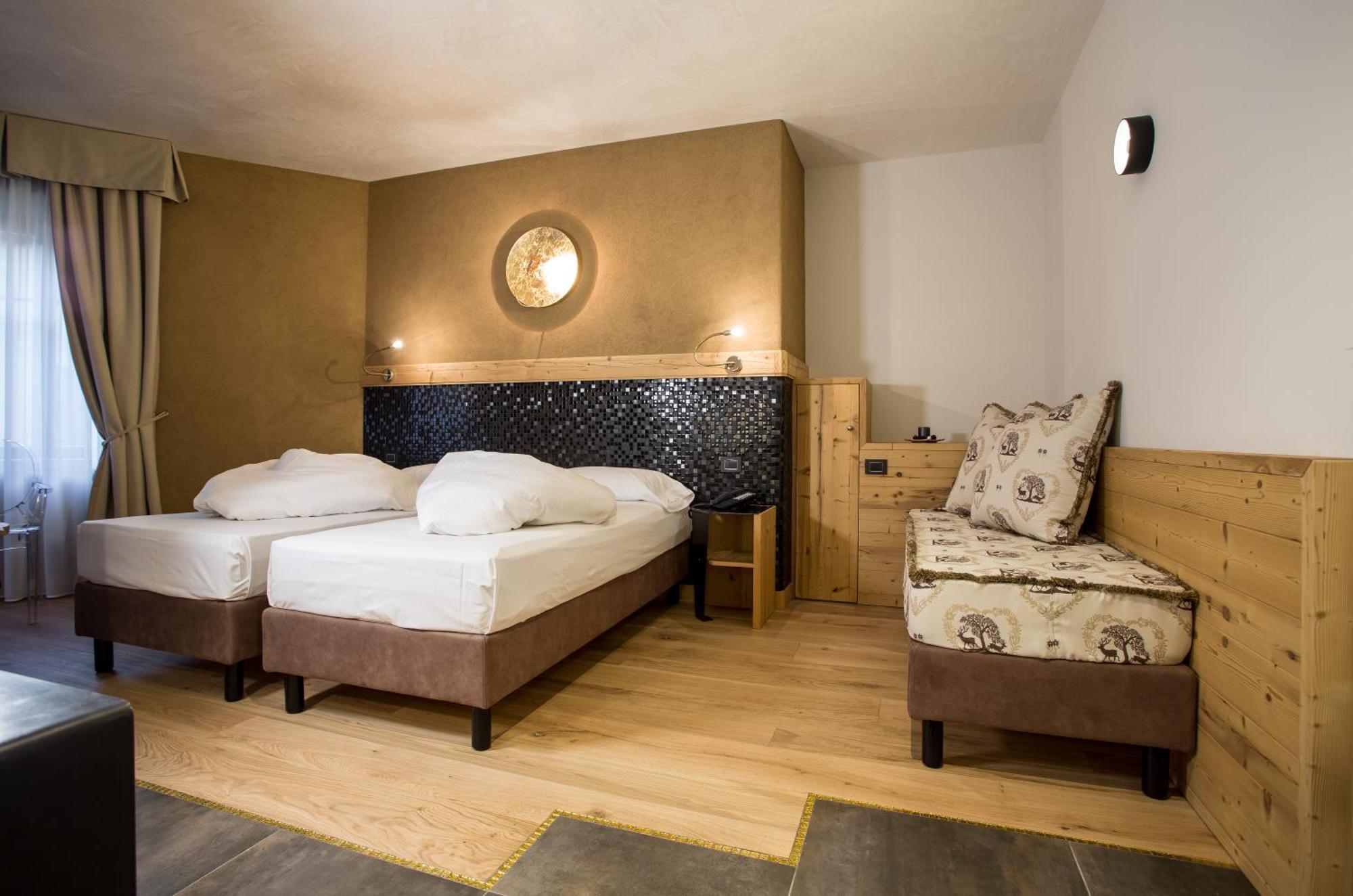 Hotel Orso Grigio Cavalese Exteriör bild