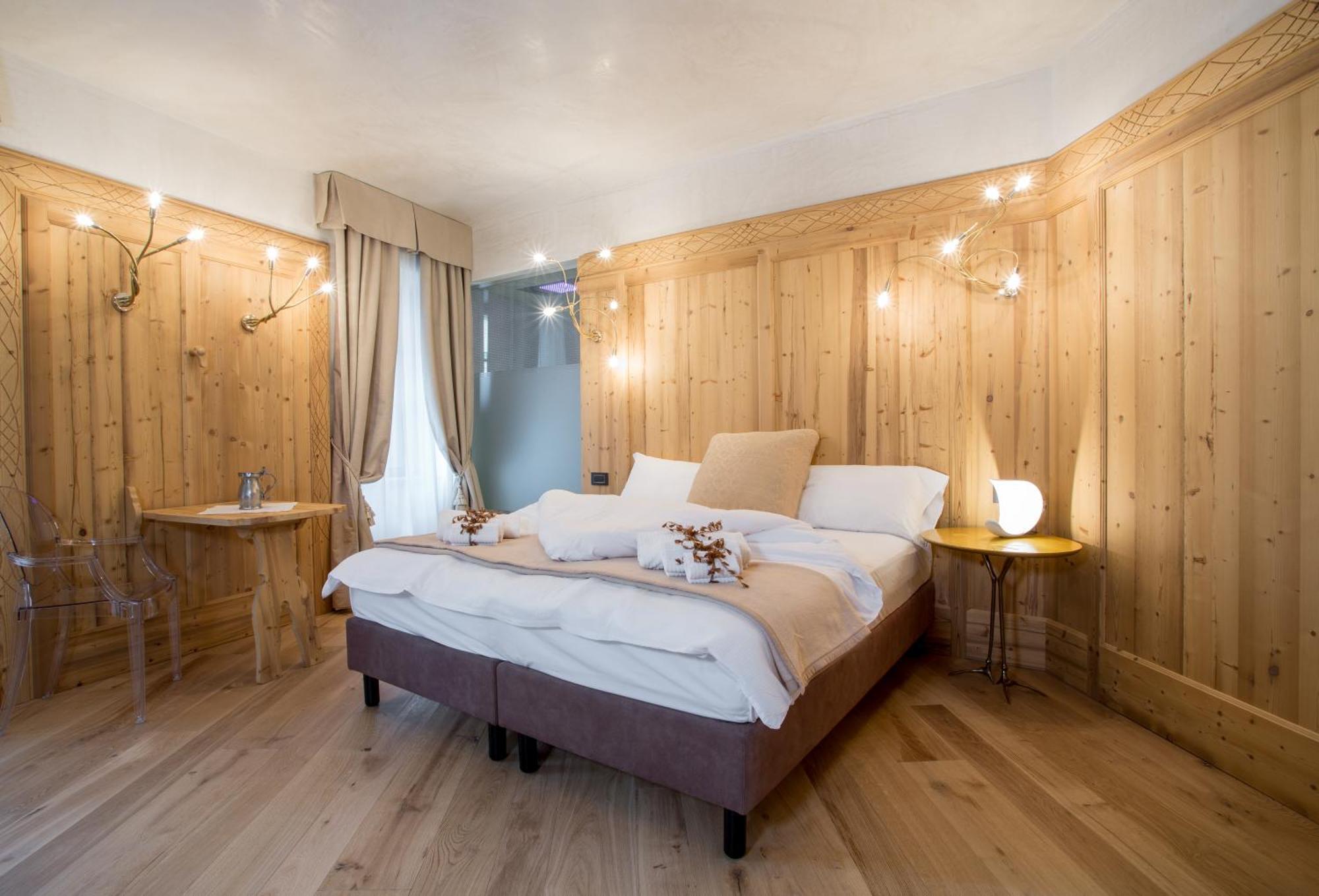 Hotel Orso Grigio Cavalese Exteriör bild
