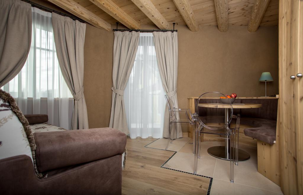 Hotel Orso Grigio Cavalese Exteriör bild