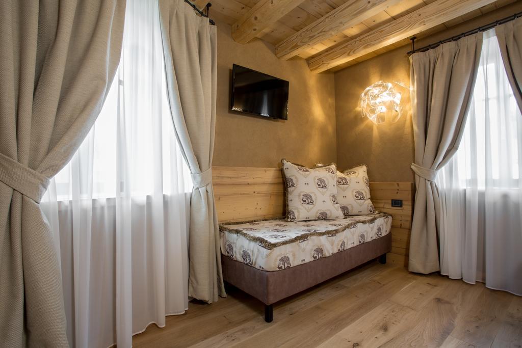Hotel Orso Grigio Cavalese Exteriör bild
